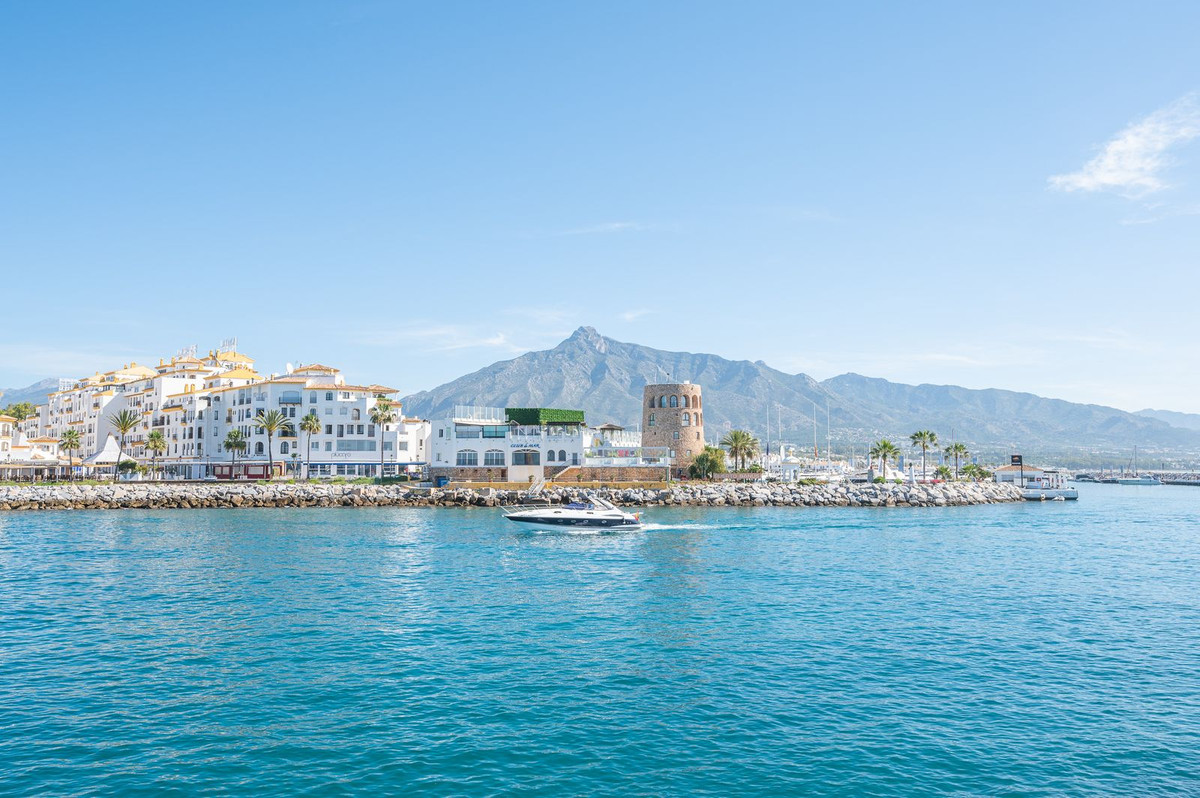 2 Bed Apartment for sale in Puerto Banús Costa Del Sol, Málaga, Spain