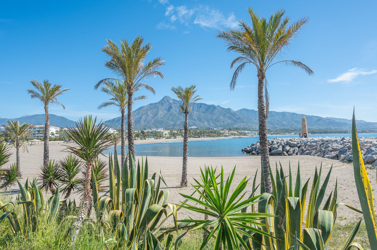 2 Bed Apartment for sale in Puerto Banús Costa Del Sol, Málaga, Spain