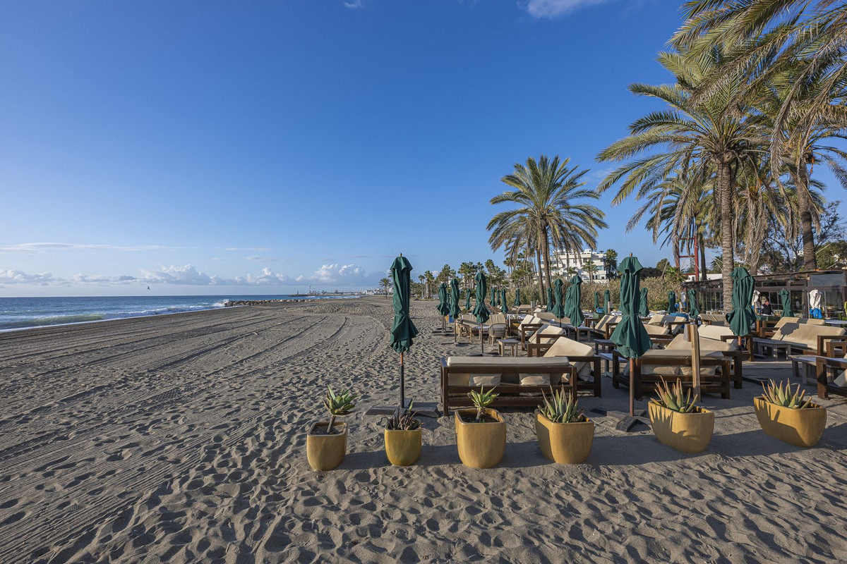 2 Bed Apartment for sale in Puerto Banús Costa Del Sol, Málaga, Spain
