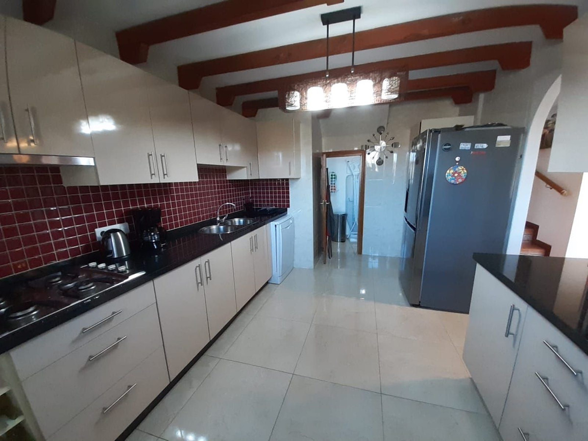 Se vende Villa - Chalet de 5 dormitorios en Costa Del Sol East, Málaga, España