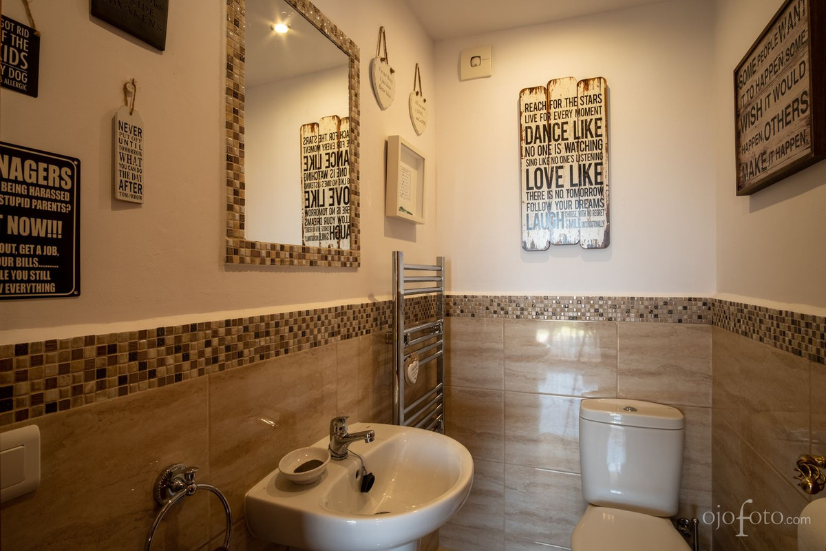 Se vende Villa - Chalet de 5 dormitorios en Costa Del Sol East, Málaga, España
