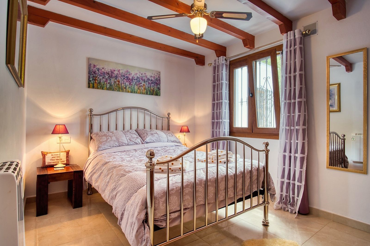 Se vende Villa - Chalet de 5 dormitorios en Costa Del Sol East, Málaga, España