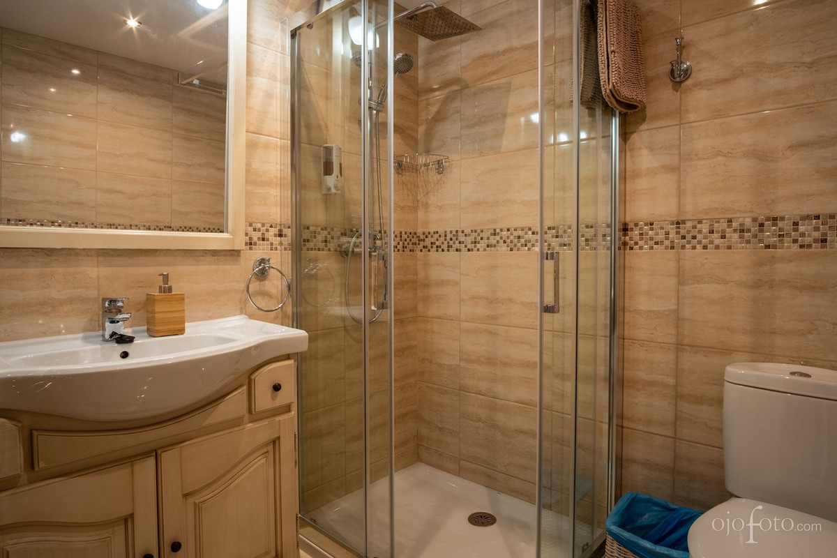 Se vende Villa - Chalet de 5 dormitorios en Costa Del Sol East, Málaga, España