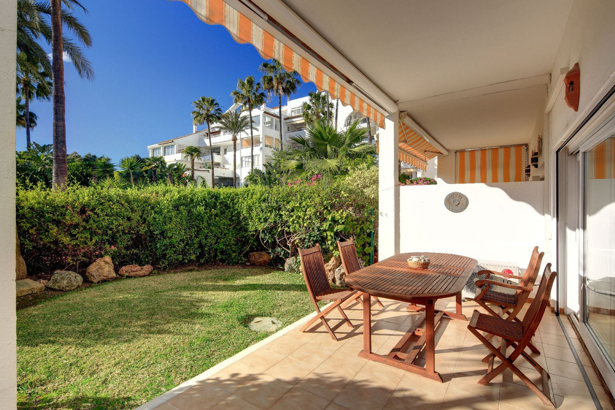 2 Bed Apartment for sale in Atalaya Costa Del Sol, Málaga, Spain