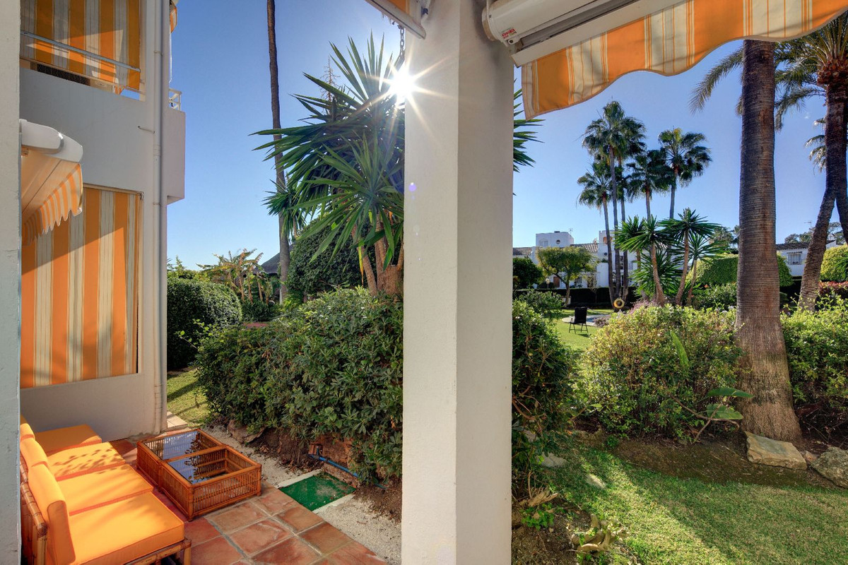 2 Bed Apartment for sale in Atalaya Costa Del Sol, Málaga, Spain