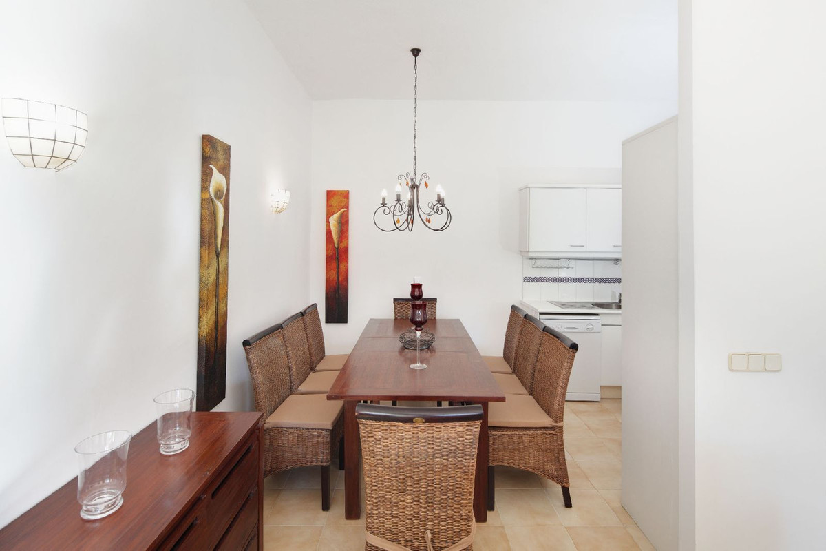 2 Bed Apartment for sale in Atalaya Costa Del Sol, Málaga, Spain