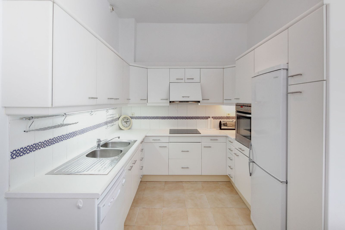 2 Bed Apartment for sale in Atalaya Costa Del Sol, Málaga, Spain