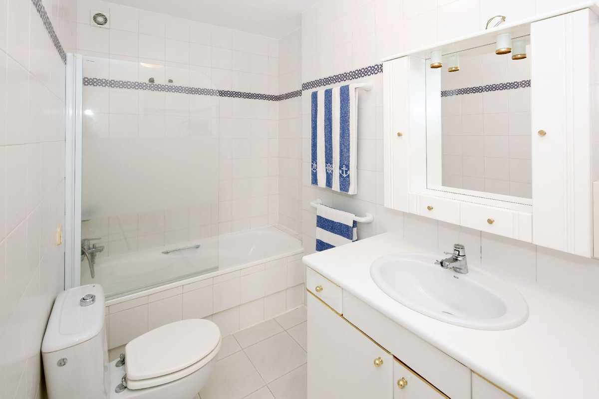 2 Bed Apartment for sale in Atalaya Costa Del Sol, Málaga, Spain