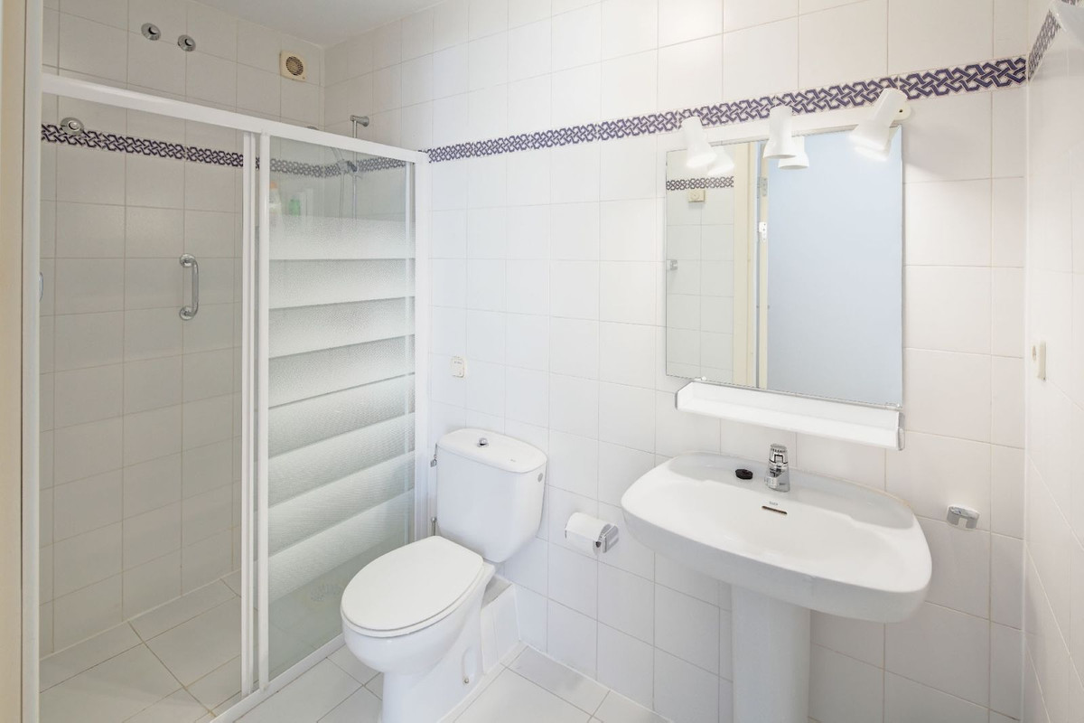 2 Bed Apartment for sale in Atalaya Costa Del Sol, Málaga, Spain