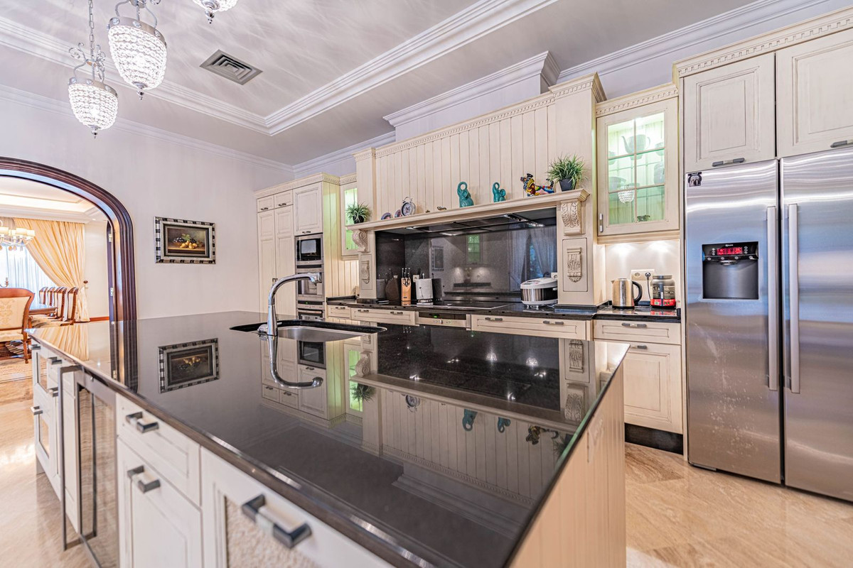 Se vende Villa - Chalet de 8 dormitorios en Costa Del Sol, Málaga, España