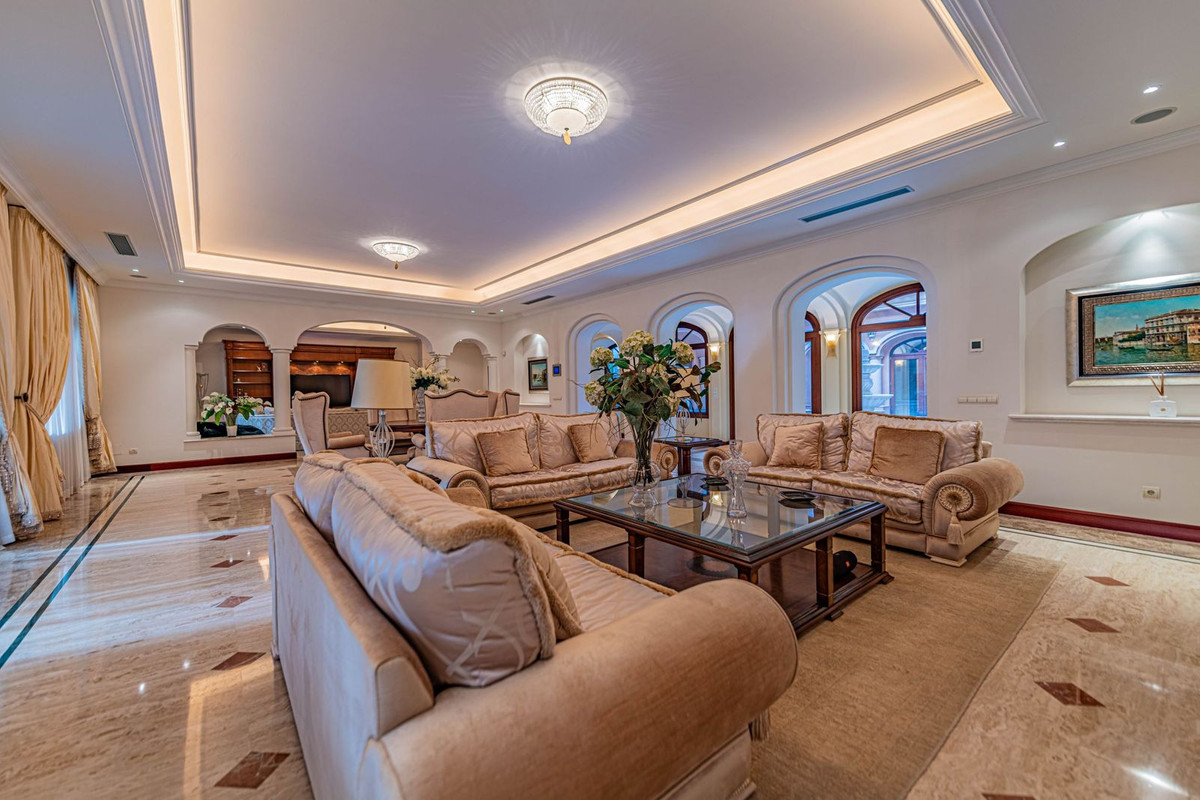Se vende Villa - Chalet de 8 dormitorios en Costa Del Sol, Málaga, España
