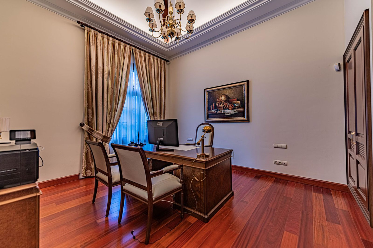 Se vende Villa - Chalet de 8 dormitorios en Costa Del Sol, Málaga, España