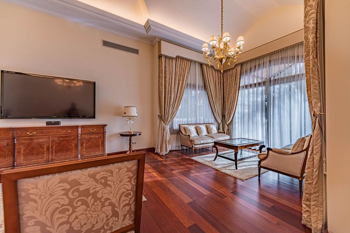 Se vende Villa - Chalet de 8 dormitorios en Costa Del Sol, Málaga, España
