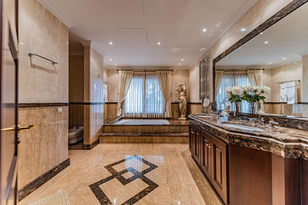 Se vende Villa - Chalet de 8 dormitorios en Costa Del Sol, Málaga, España