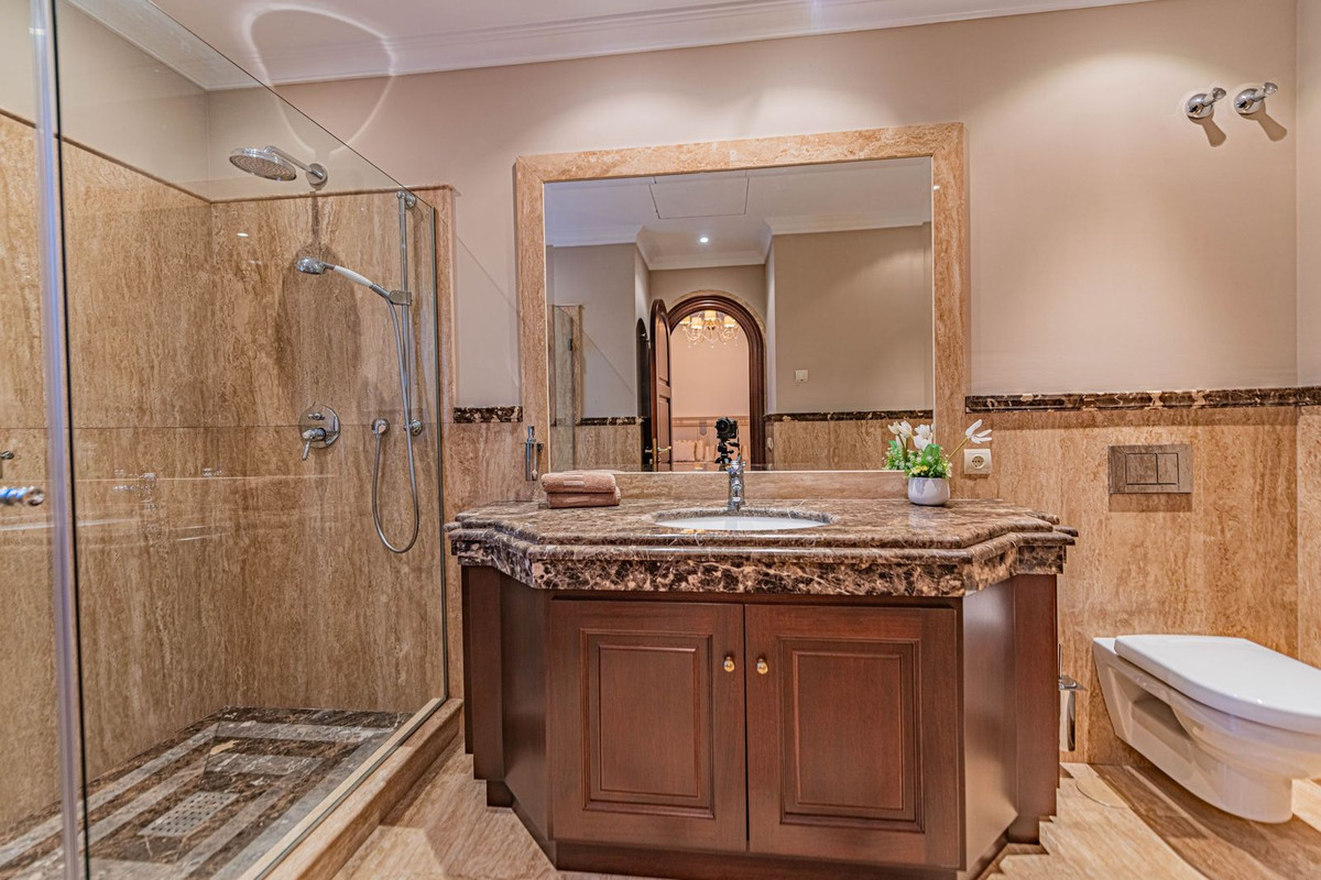 Se vende Villa - Chalet de 8 dormitorios en Costa Del Sol, Málaga, España