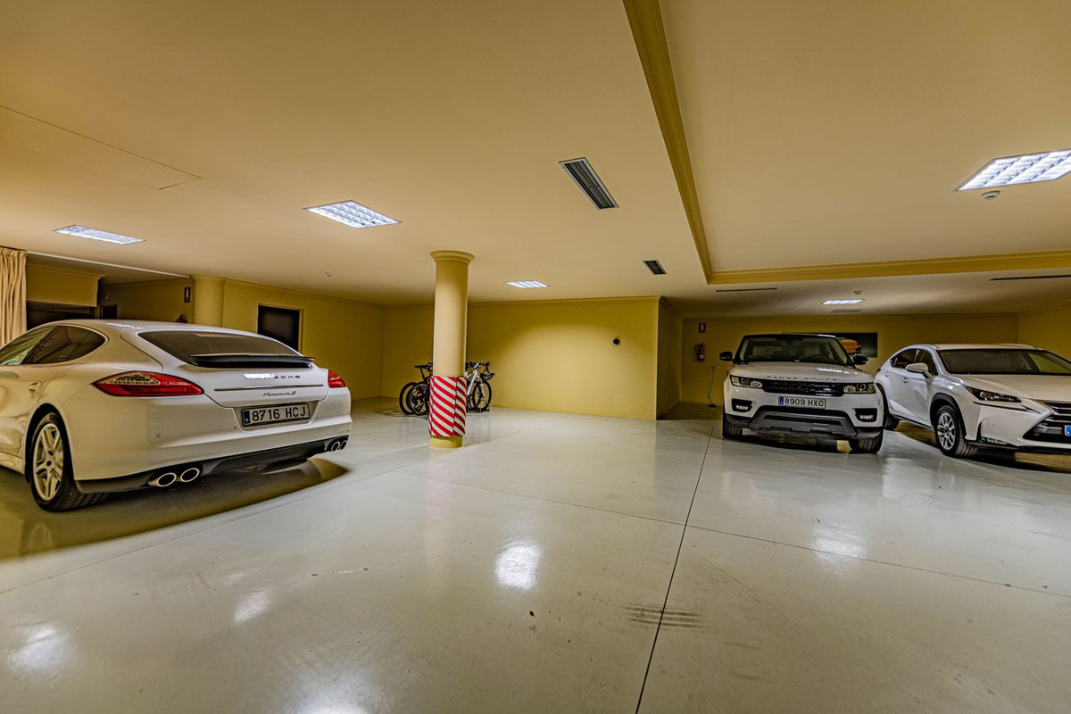 Se vende Villa - Chalet de 8 dormitorios en Costa Del Sol, Málaga, España