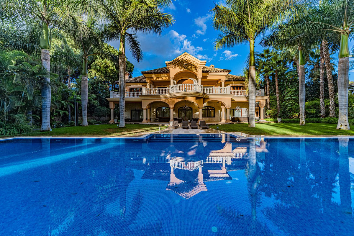 Se vende Villa - Chalet de 8 dormitorios en Costa Del Sol, Málaga, España