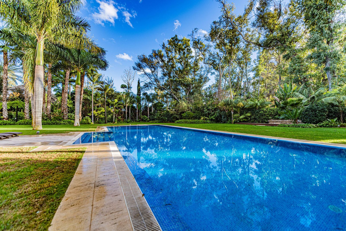 Se vende Villa - Chalet de 8 dormitorios en Costa Del Sol, Málaga, España