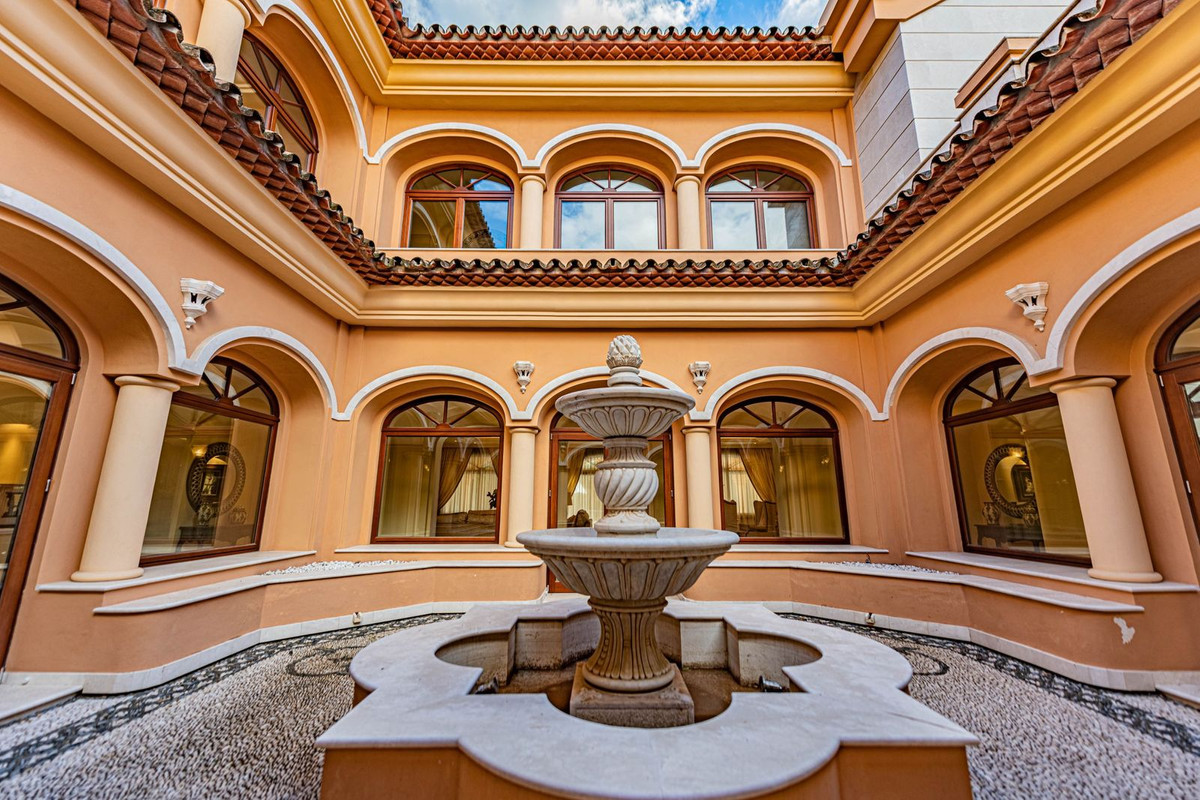 Se vende Villa - Chalet de 8 dormitorios en Costa Del Sol, Málaga, España