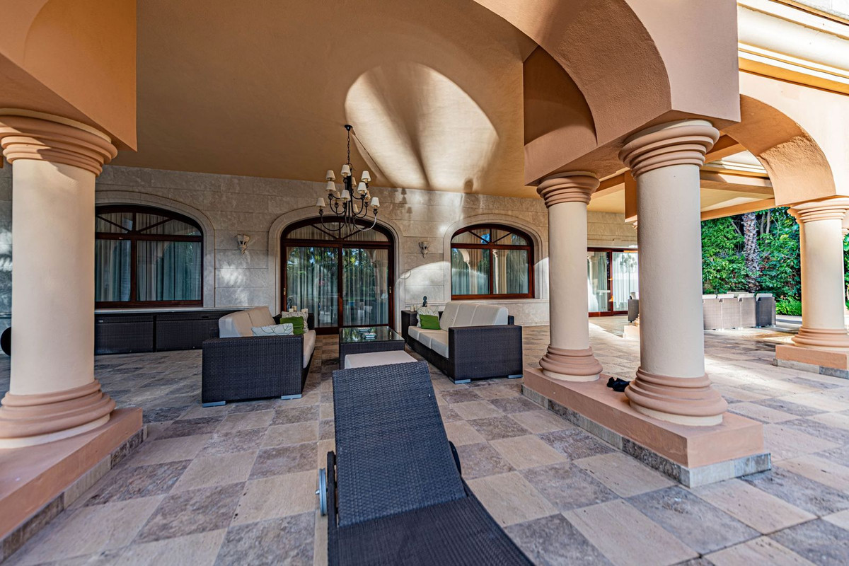Se vende Villa - Chalet de 8 dormitorios en Costa Del Sol, Málaga, España