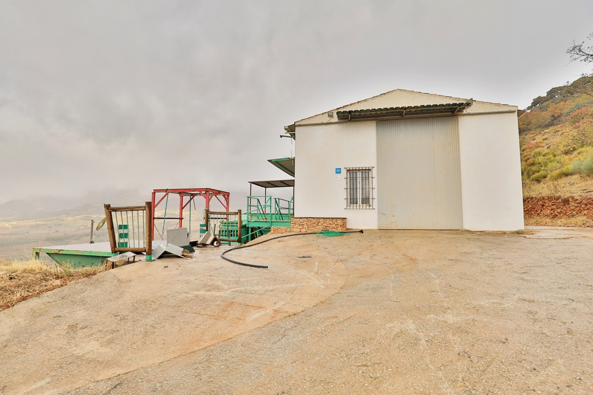 Se vende Finca - Cortijo de 2 dormitorios en Costa Del Sol East, Málaga, España