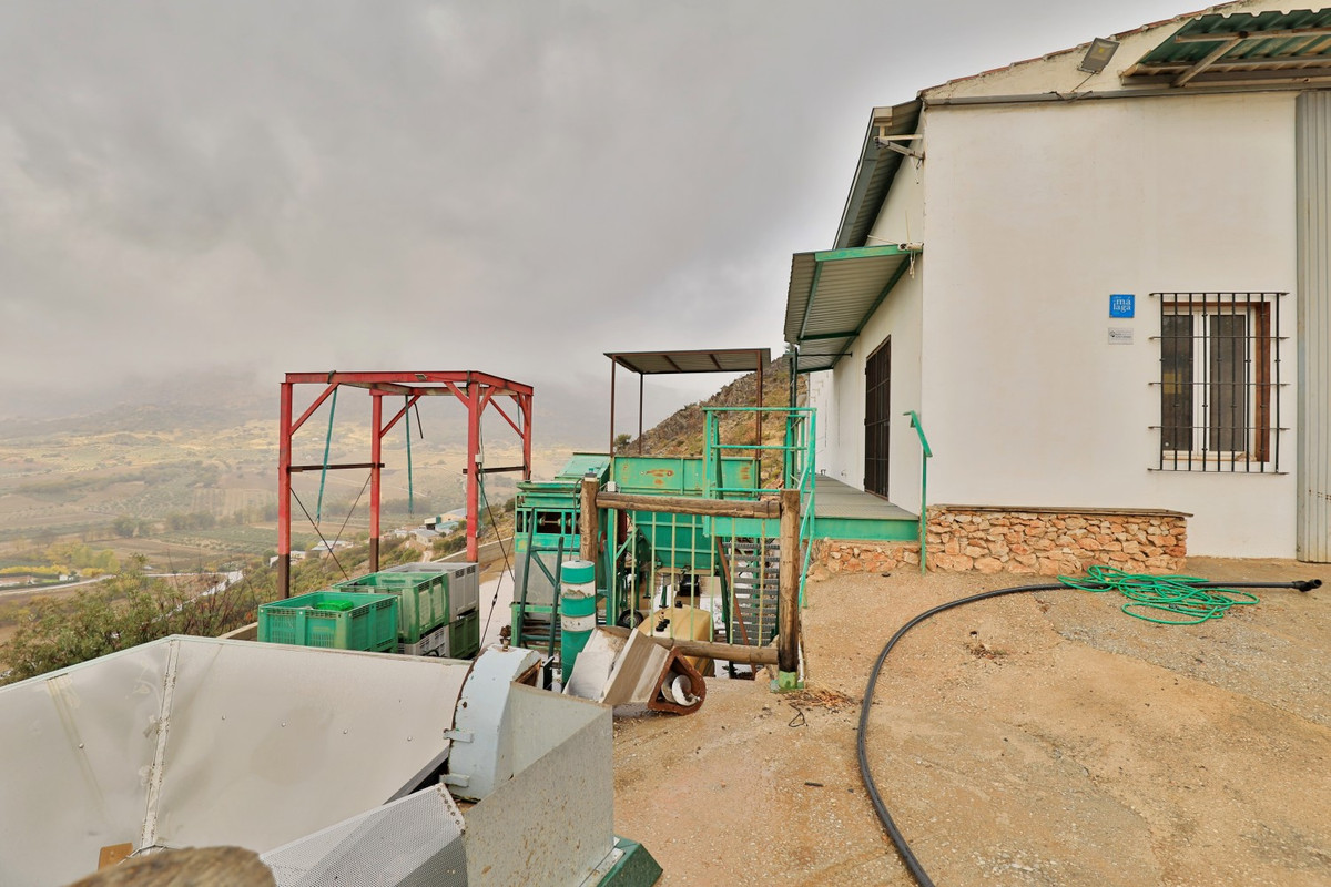 Se vende Finca - Cortijo de 2 dormitorios en Costa Del Sol East, Málaga, España