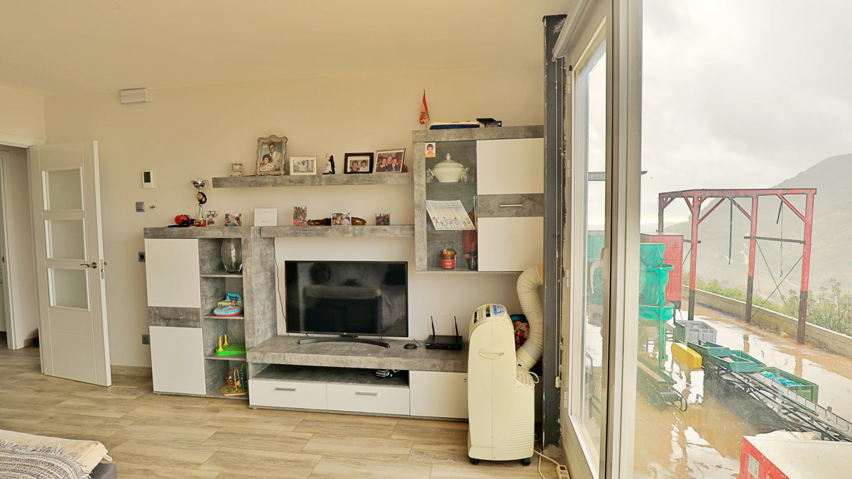 Se vende Finca - Cortijo de 2 dormitorios en Costa Del Sol East, Málaga, España