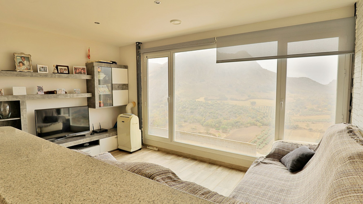 Se vende Finca - Cortijo de 2 dormitorios en Costa Del Sol East, Málaga, España