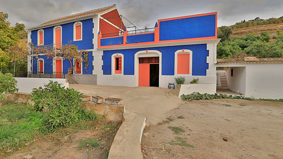 3 Bed Townhouse for sale in Árchez Costa Del Sol East, Málaga, Spain