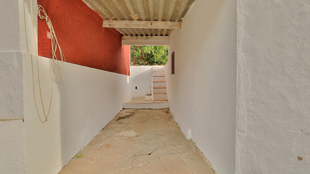 3 Bed Townhouse for sale in Árchez Costa Del Sol East, Málaga, Spain