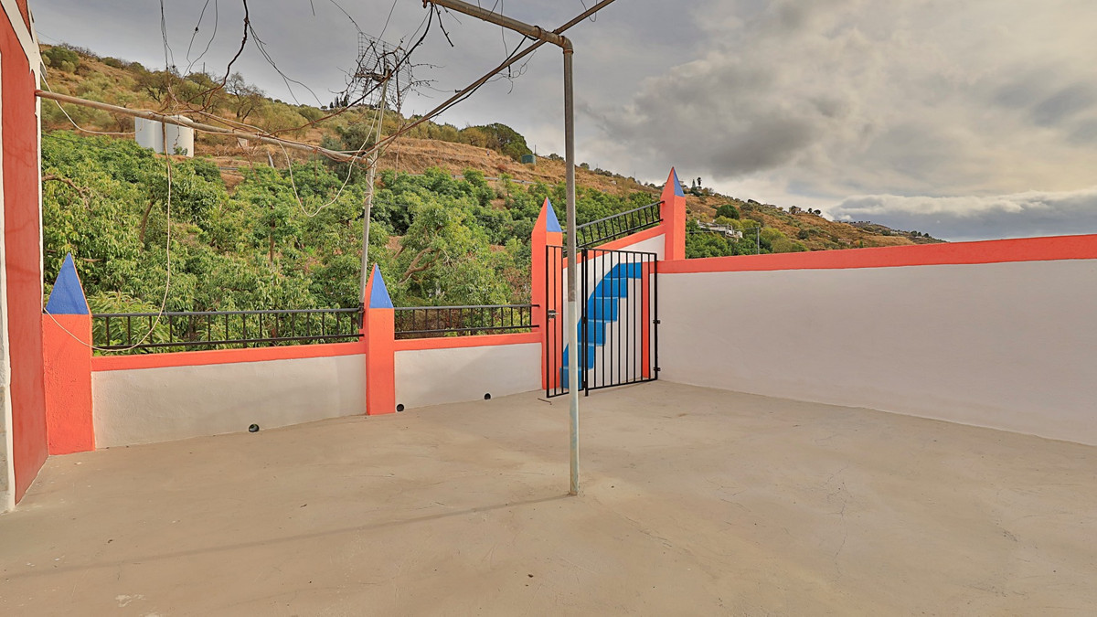 3 Bed Townhouse for sale in Árchez Costa Del Sol East, Málaga, Spain