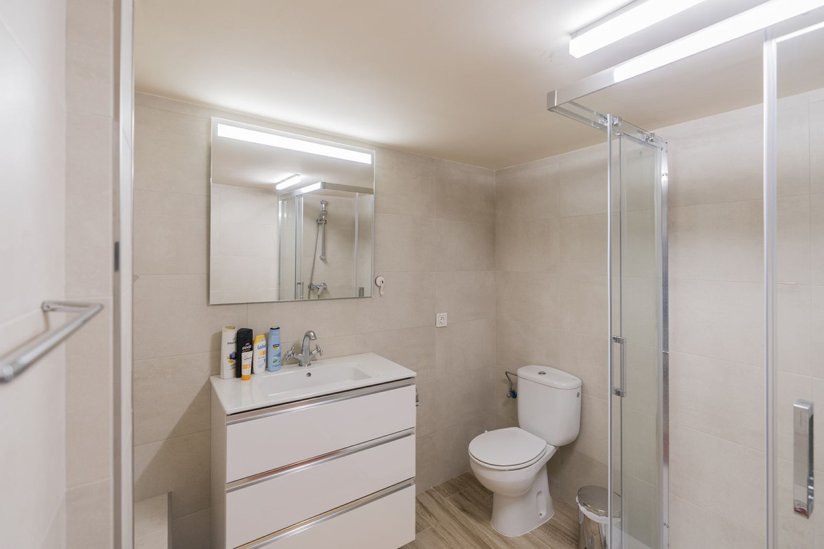 Se vende Villa - Chalet de 4 dormitorios en Costa Del Sol, Málaga, España