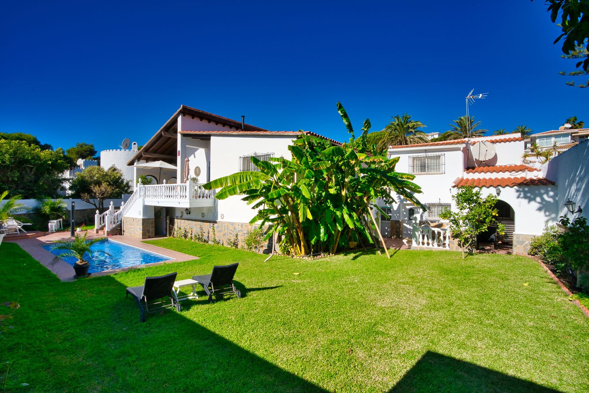 Se vende Villa - Chalet de 4 dormitorios en Costa Del Sol, Málaga, España
