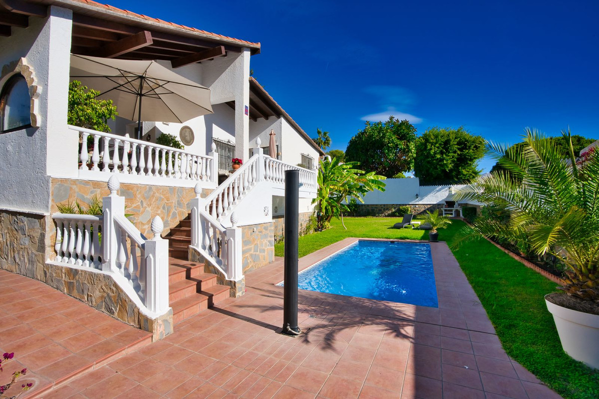 Se vende Villa - Chalet de 4 dormitorios en Costa Del Sol, Málaga, España