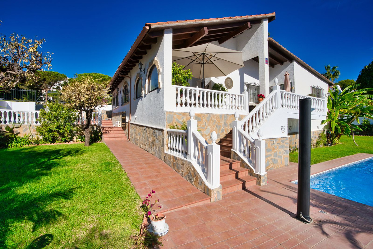 Se vende Villa - Chalet de 4 dormitorios en Costa Del Sol, Málaga, España
