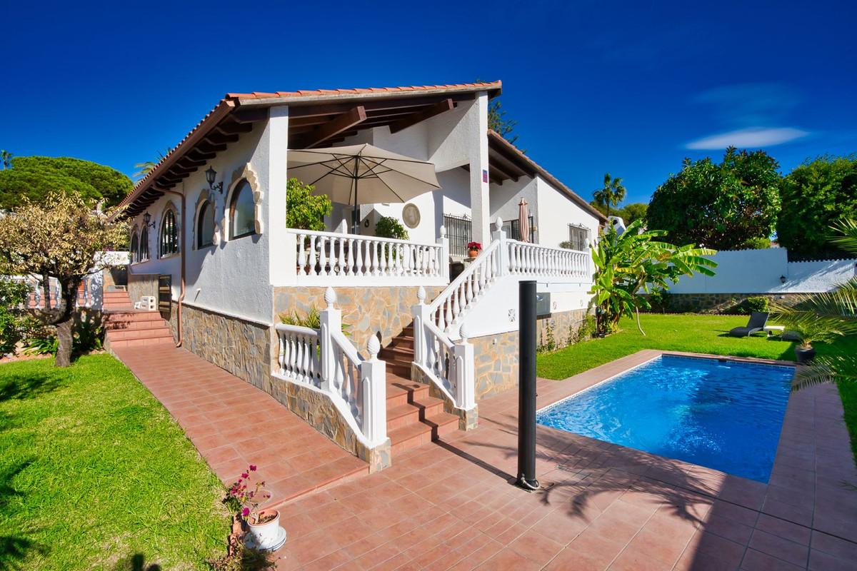 Se vende Villa - Chalet de 4 dormitorios en Costa Del Sol, Málaga, España
