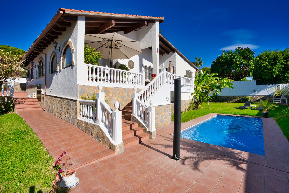 Se vende Villa - Chalet de 4 dormitorios en Costa Del Sol, Málaga, España