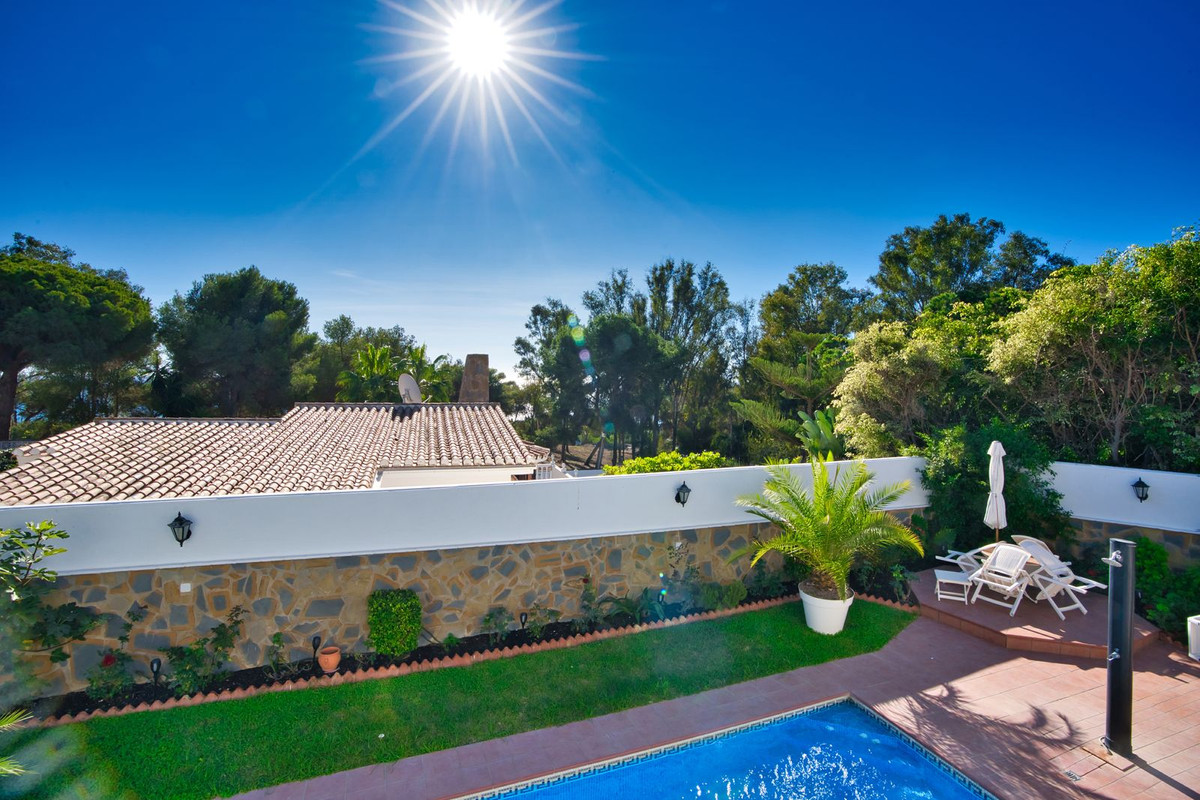 Se vende Villa - Chalet de 4 dormitorios en Costa Del Sol, Málaga, España