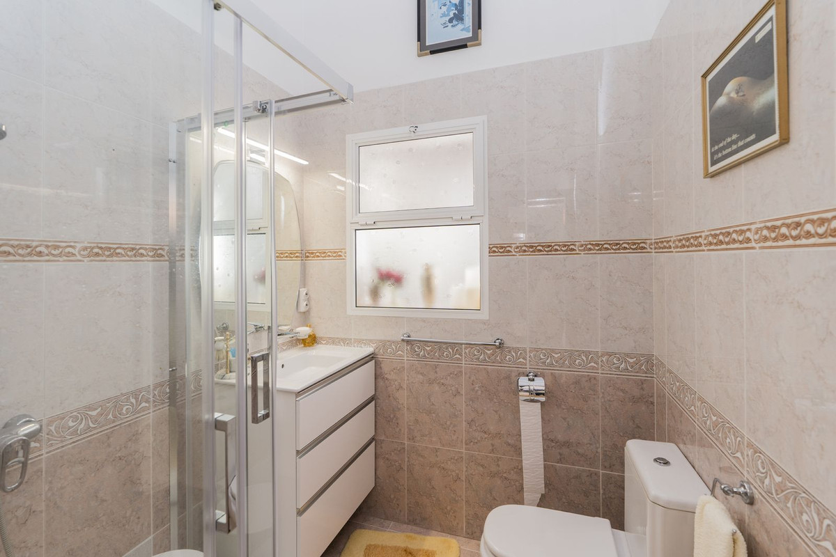 Se vende Villa - Chalet de 4 dormitorios en Costa Del Sol, Málaga, España