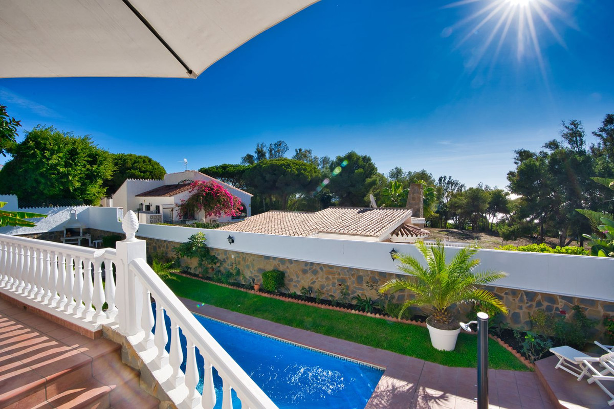 Se vende Villa - Chalet de 4 dormitorios en Costa Del Sol, Málaga, España