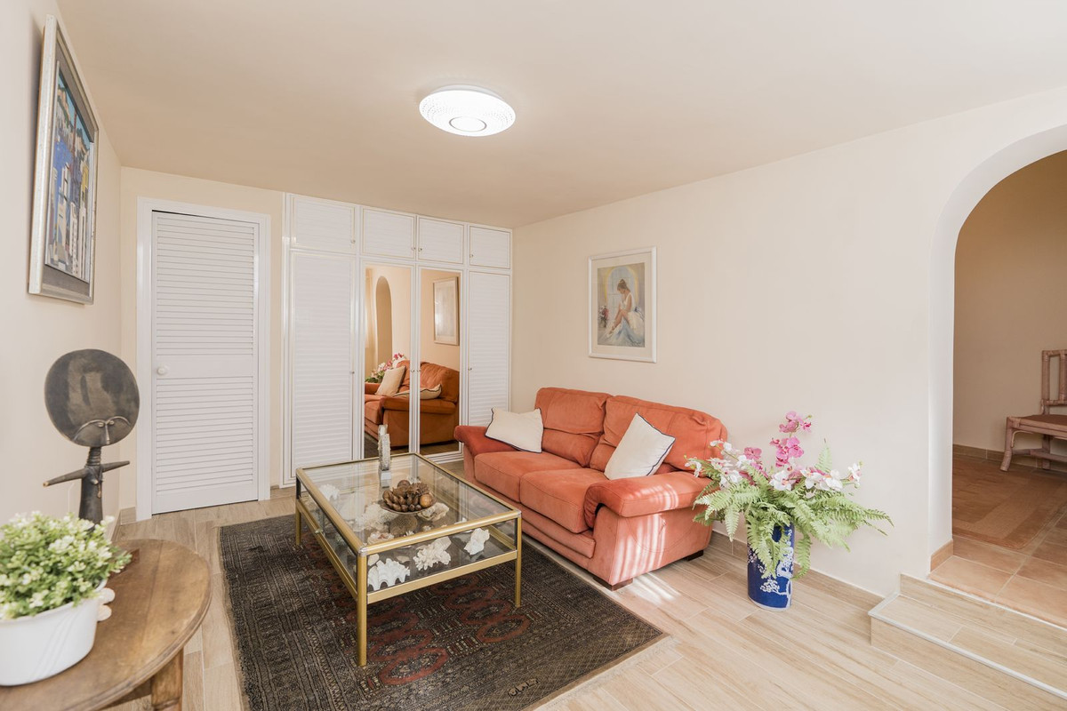 Se vende Villa - Chalet de 4 dormitorios en Costa Del Sol, Málaga, España
