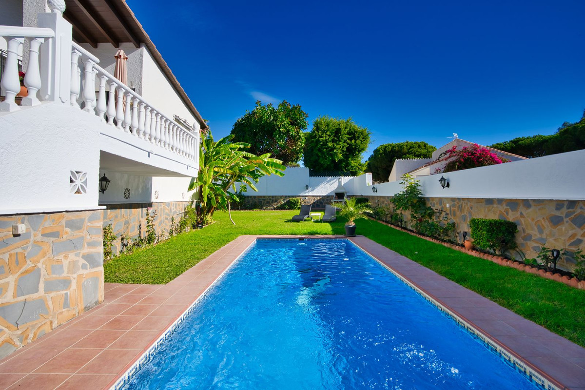 Se vende Villa - Chalet de 4 dormitorios en Costa Del Sol, Málaga, España