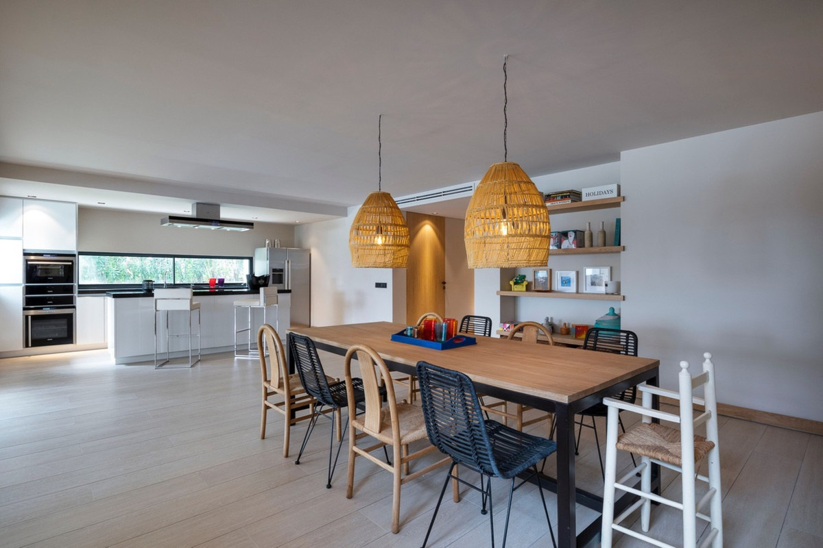 6 Bed Townhouse for sale in Nueva Andalucía Costa Del Sol, Málaga, Spain
