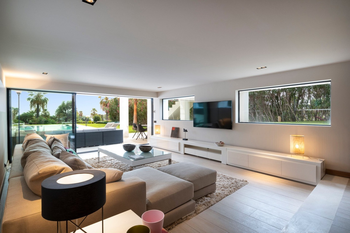 6 Bed Townhouse for sale in Nueva Andalucía Costa Del Sol, Málaga, Spain