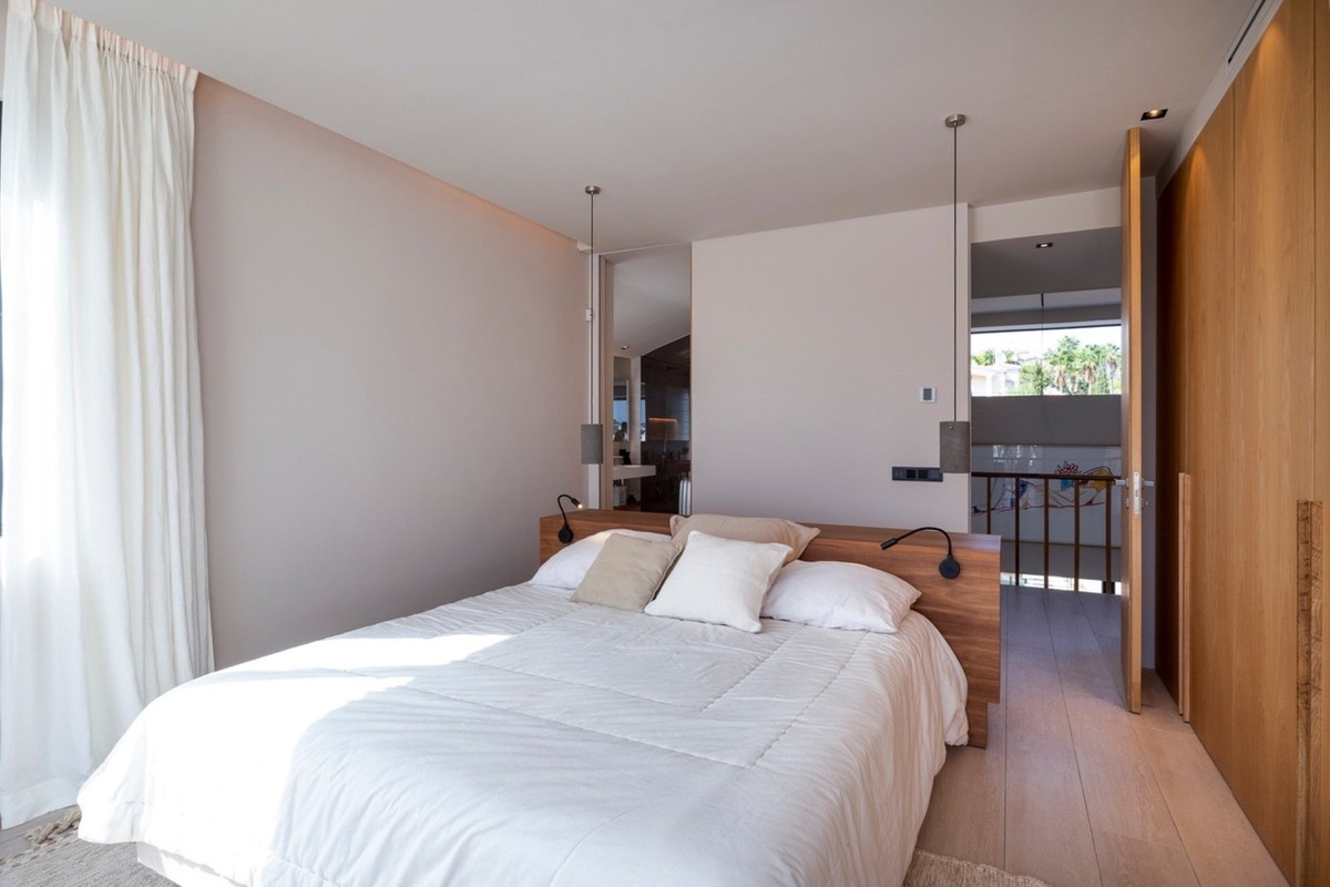 6 Bed Townhouse for sale in Nueva Andalucía Costa Del Sol, Málaga, Spain