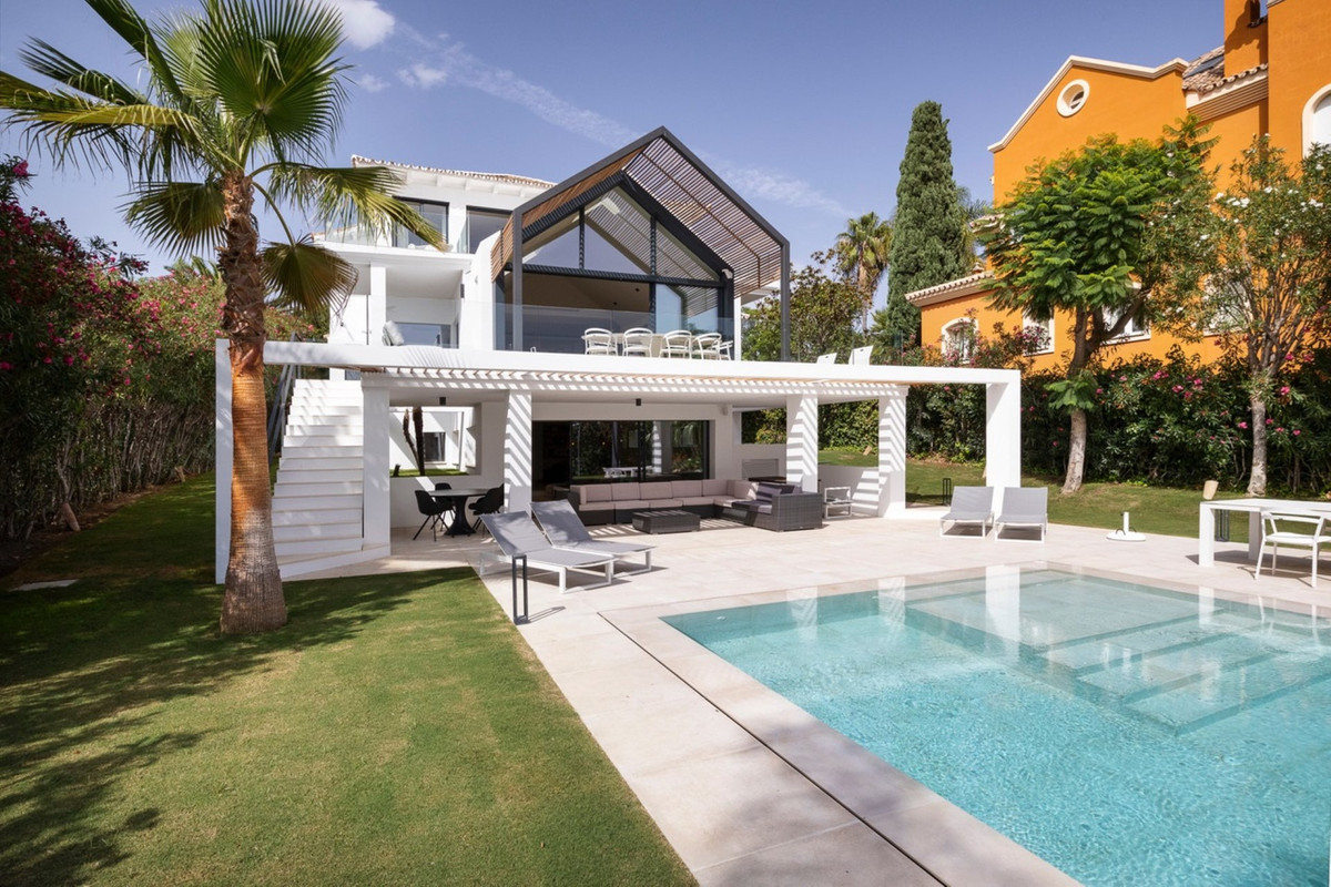 6 Bed Townhouse for sale in Nueva Andalucía Costa Del Sol, Málaga, Spain