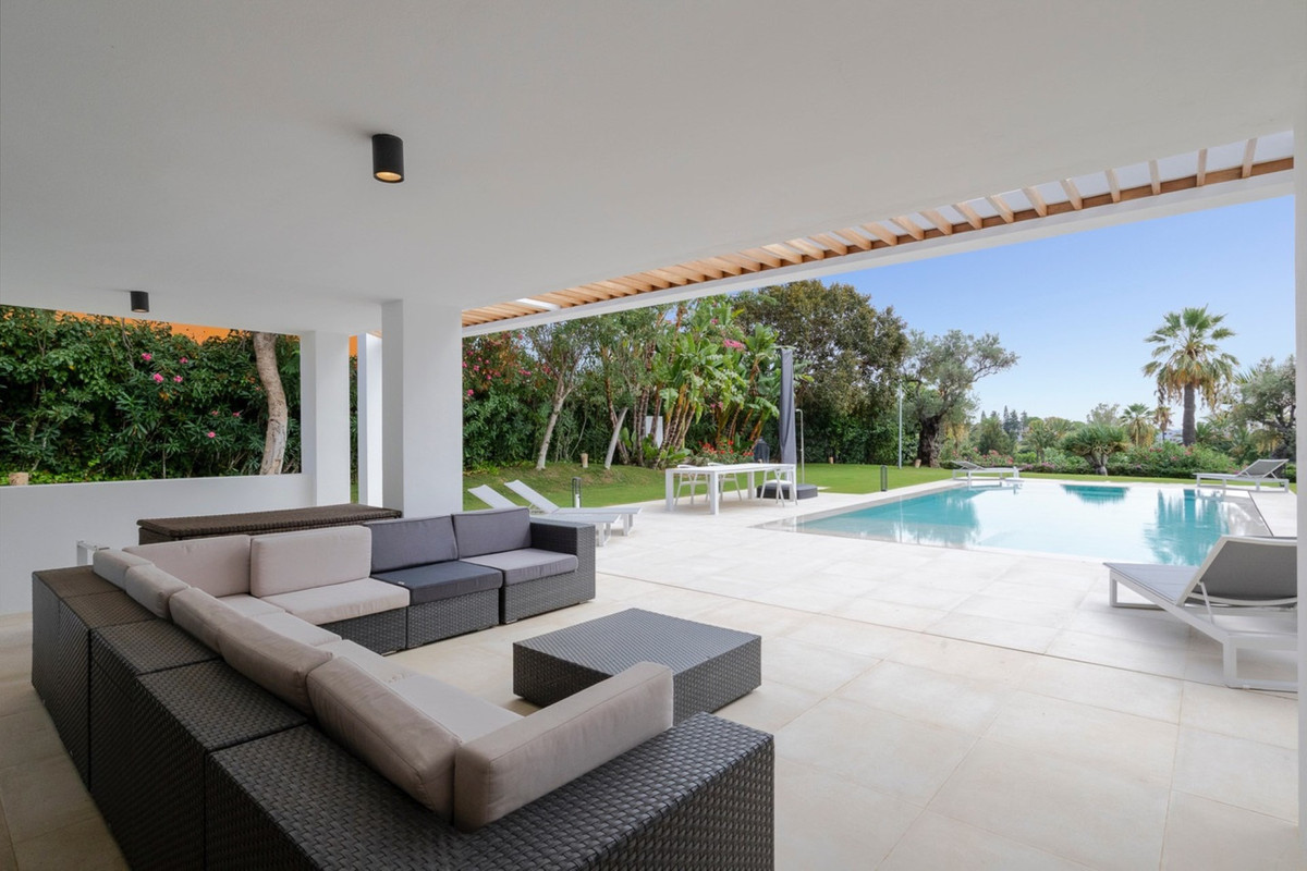 6 Bed Townhouse for sale in Nueva Andalucía Costa Del Sol, Málaga, Spain