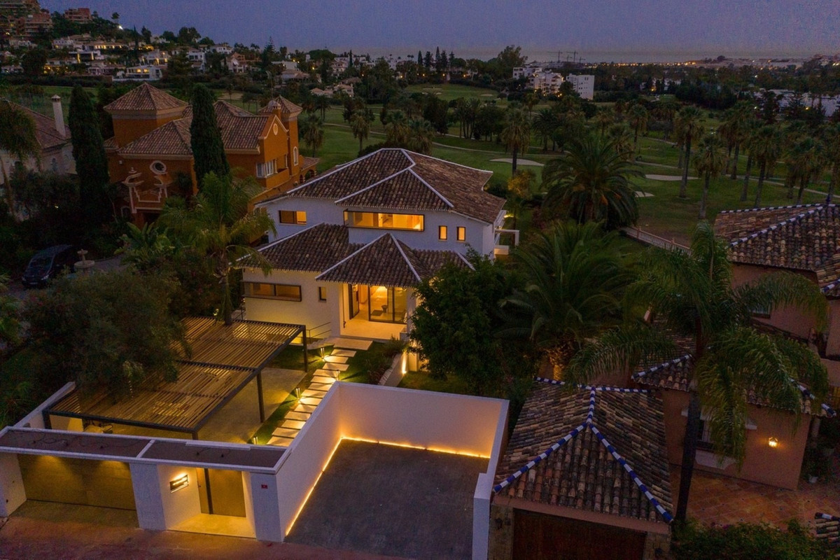 6 Bed Townhouse for sale in Nueva Andalucía Costa Del Sol, Málaga, Spain