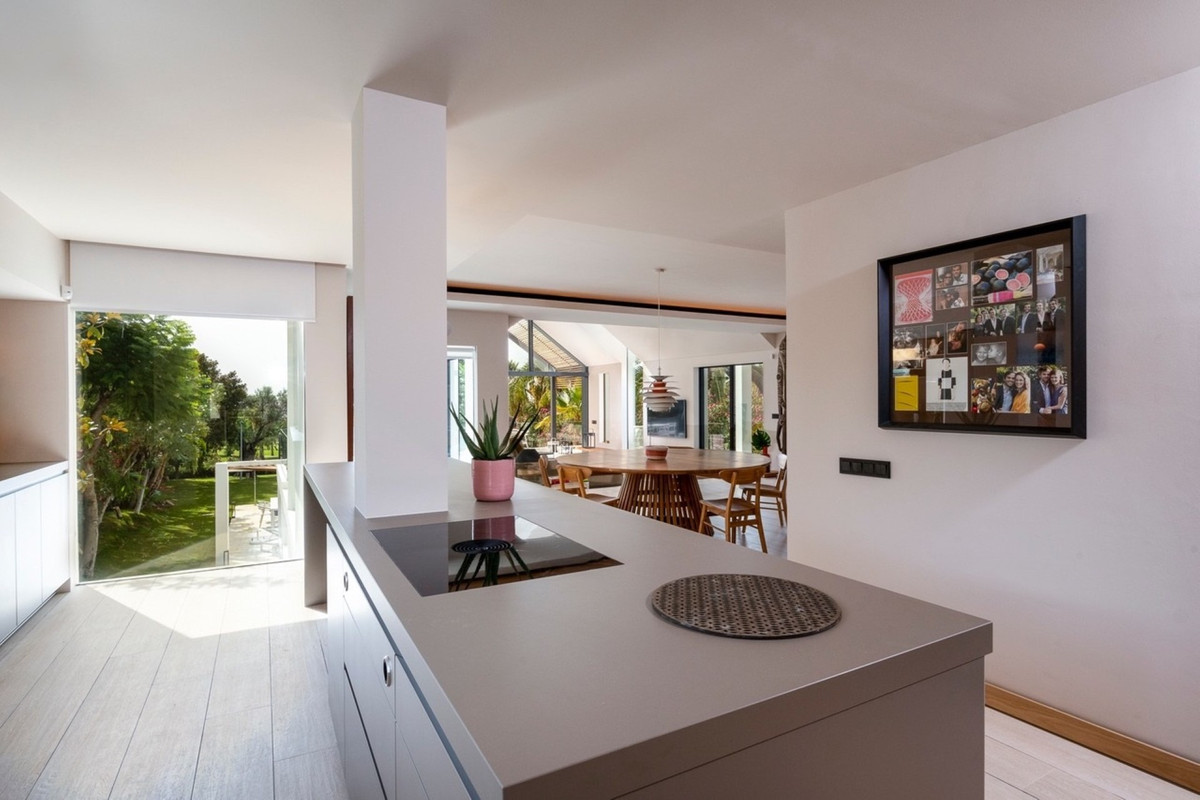 6 Bed Townhouse for sale in Nueva Andalucía Costa Del Sol, Málaga, Spain