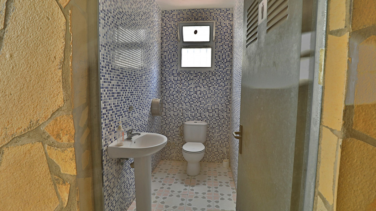 Se vende Finca - Cortijo de 6 dormitorios en Costa Del Sol East, Málaga, España